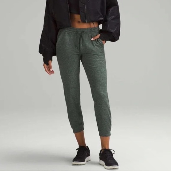 Lululemon Women’s Soft Jersey Classic Fit Mid Rise Green Jogger Size 0 - Picture 1 of 11